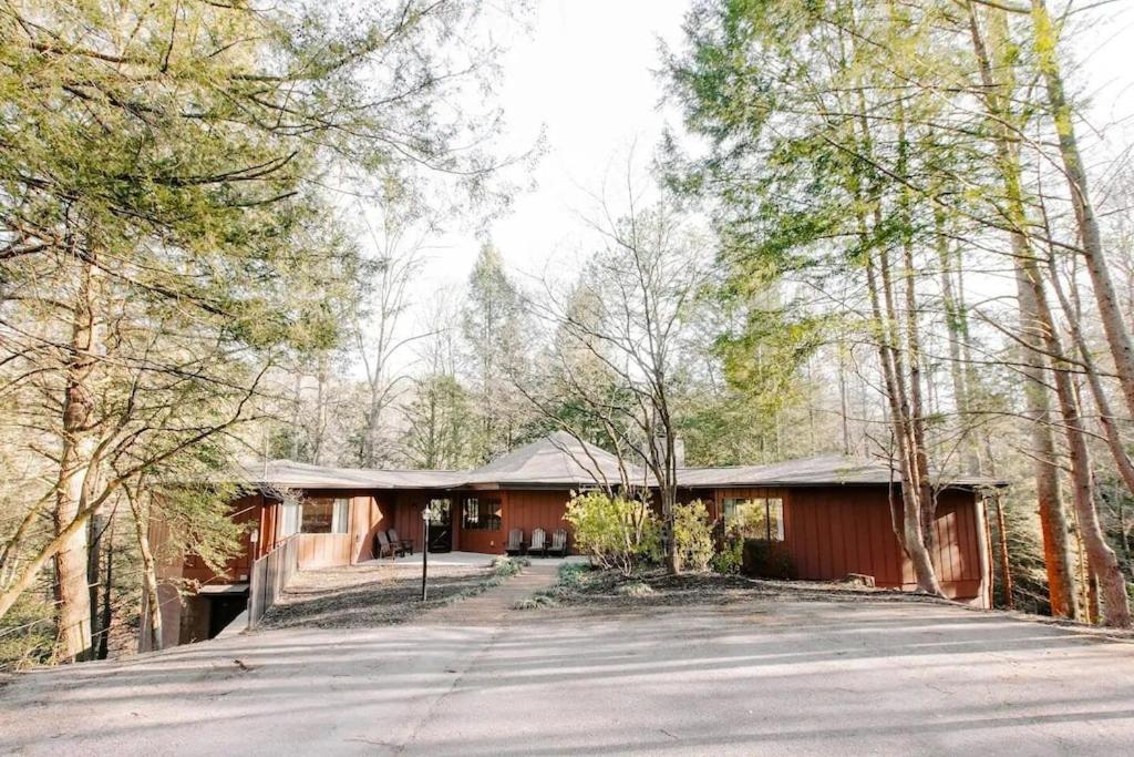 Cabin With Treehouse Views, 3 King Beds, 4 Bunks, And Large Hot Tub! Gatlinburg Exterior foto
